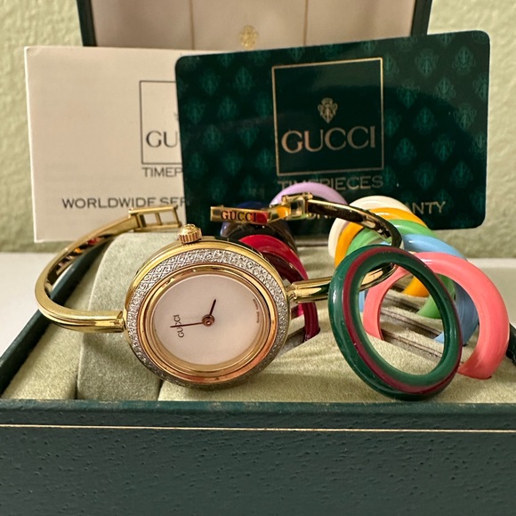 Near Mint~Gucci Interchangeable Bezel Watch W/Diamond Cut Bezel, Box, & Papers - Picture 2 of 16